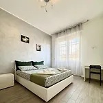Lorena's Апартаменти *